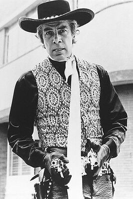 Lee Marvin as Kid Shelleen pointing guns Cat Ballou 11x17 Mini Poster Lee Marvin as Kid Shelleen pointing guns Cat Ballou 11x17 Mini Poster