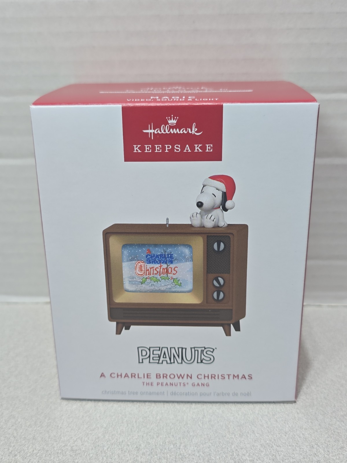 Hallmark Ornament Peanuts Gang Charlie Brown Christmas w/ Video Light Sound NIB