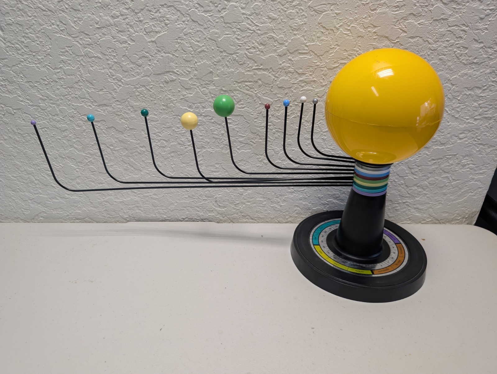 VINTAGE HUBBARD SCIENTIFIC SOLAR SYSTEM MODEL