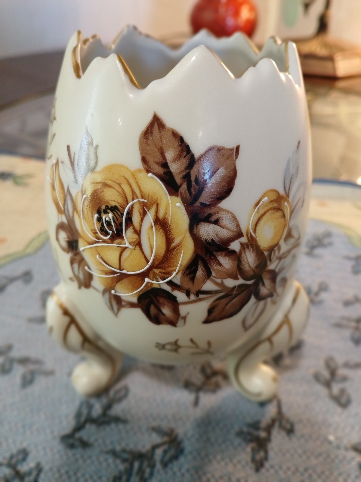 Vintage Napcoware Hand Painted Cracked Egg Vase With Flowers And Gold Accents
