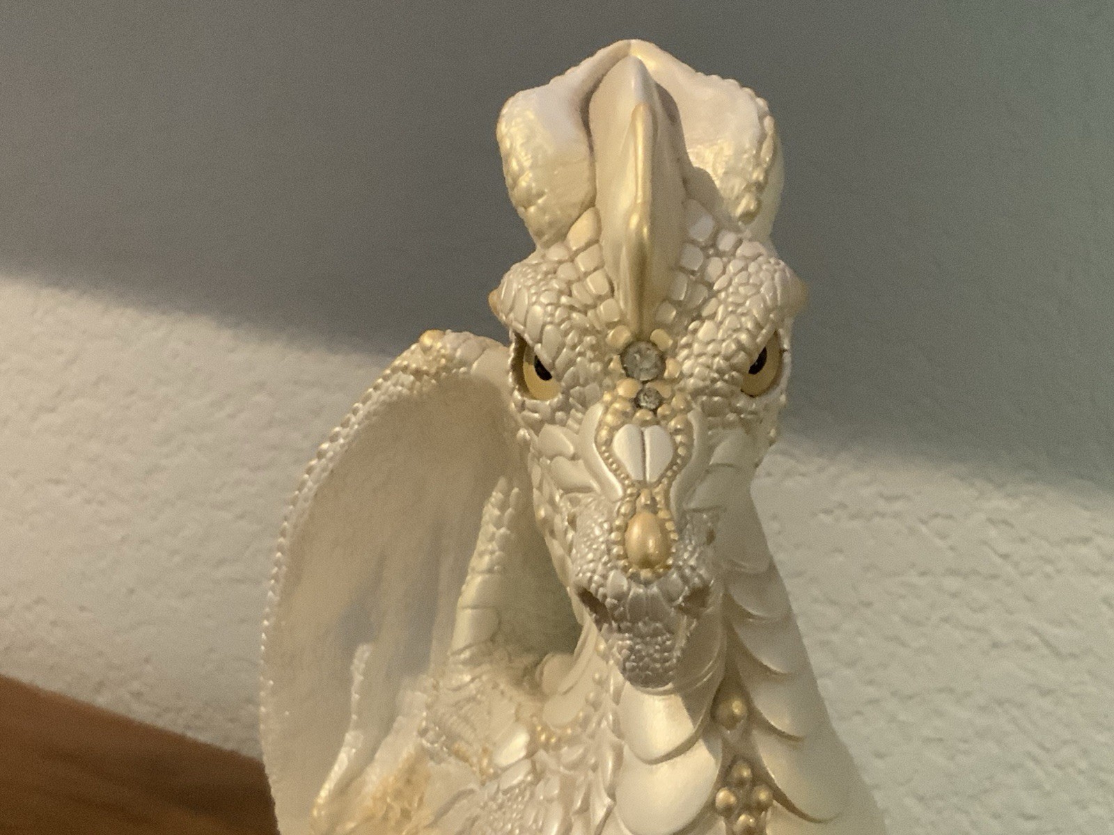 Windstone Editions Male Dragon Pearl White Gold Eyes 1986 Pena Statue 9\