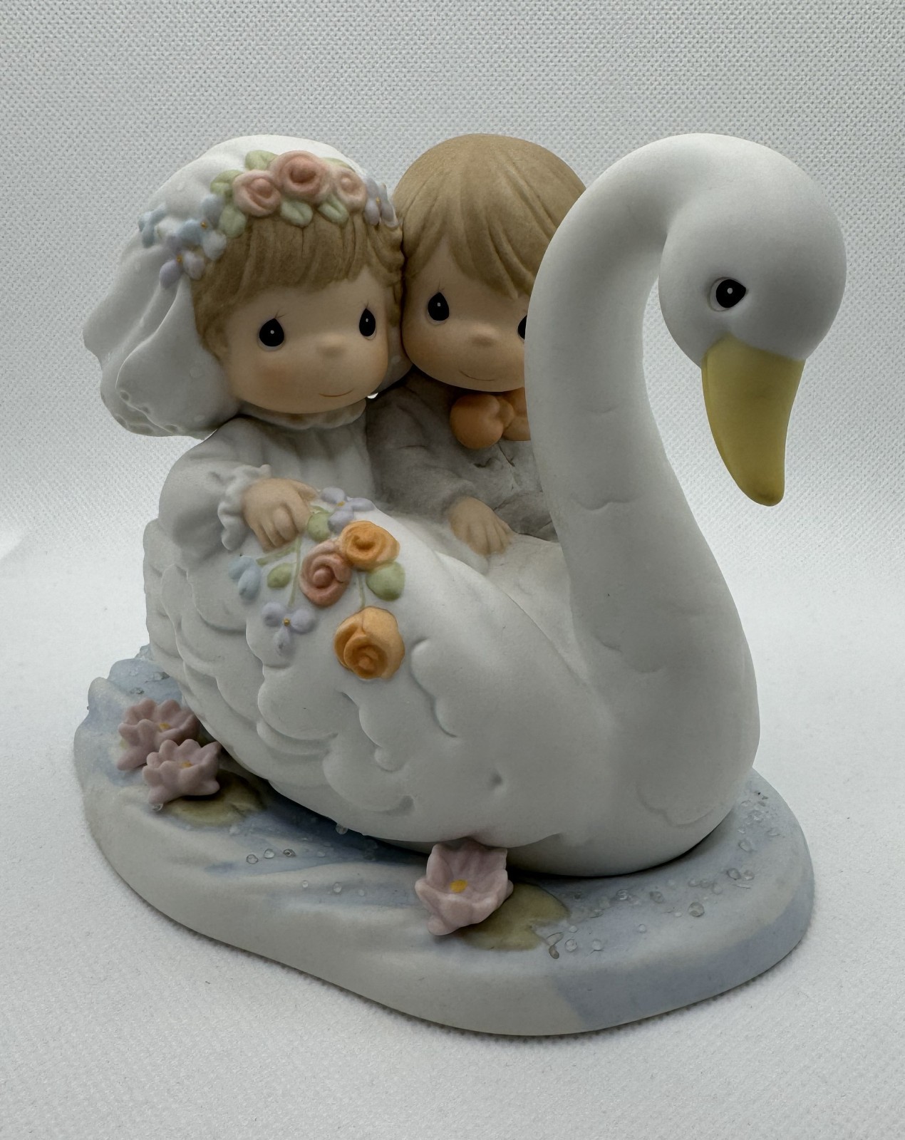 💥2000 ENESCO Precious Moments Our Love Will Flow Eternal #588059 Swan 💥2000 ENESCO Precious Moments Our Love Will Flow Eternal #588059 Swan
