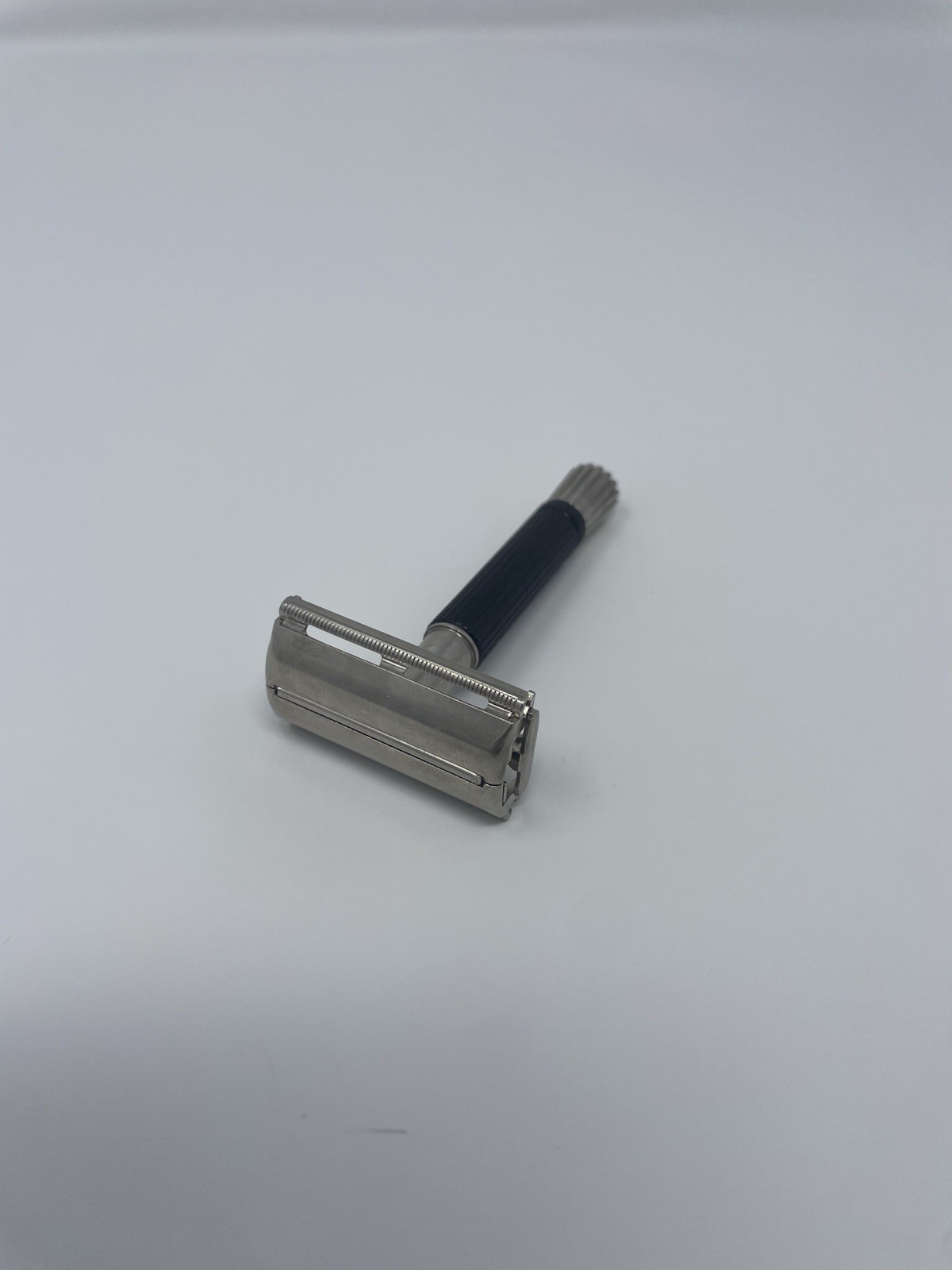 Vintage 1974 Gillette Super Speed Flare Tip DE Safety Razor TTO black handle U4