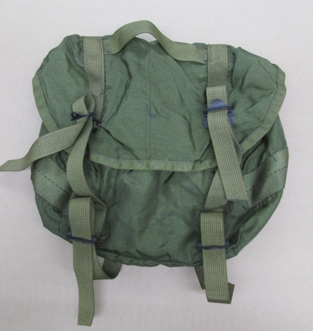 NICE Genuine Vintage U.S. Army / USMC 1980s Nylon OD Green Training/Butt Pack