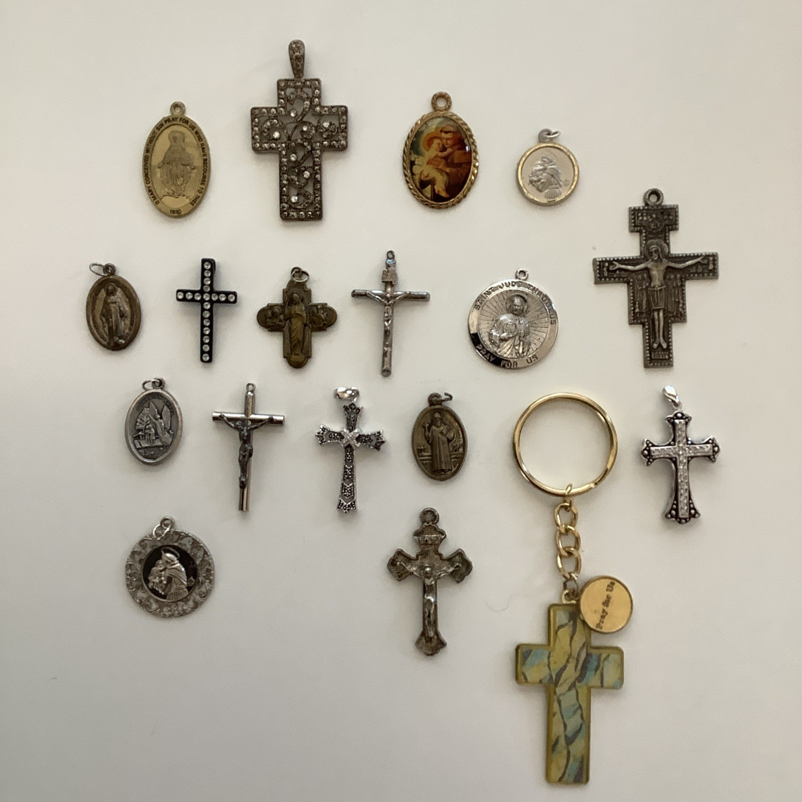Vintage Estate Lot (18) Christian Religious Pendants