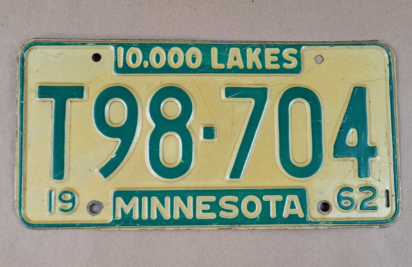1962 Minnesota 10,000 Lakes Truck License Plate Original Paint 12\