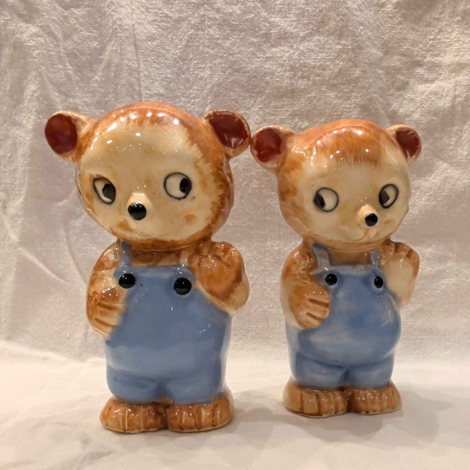 Vtg Large Anthropomorphic Bears in Overalls Salt & Pepper Shakers Sassy Side Eye Vtg Large Anthropomorphic Bears in Overalls Salt & Pepper Shakers Sassy Side Eye
