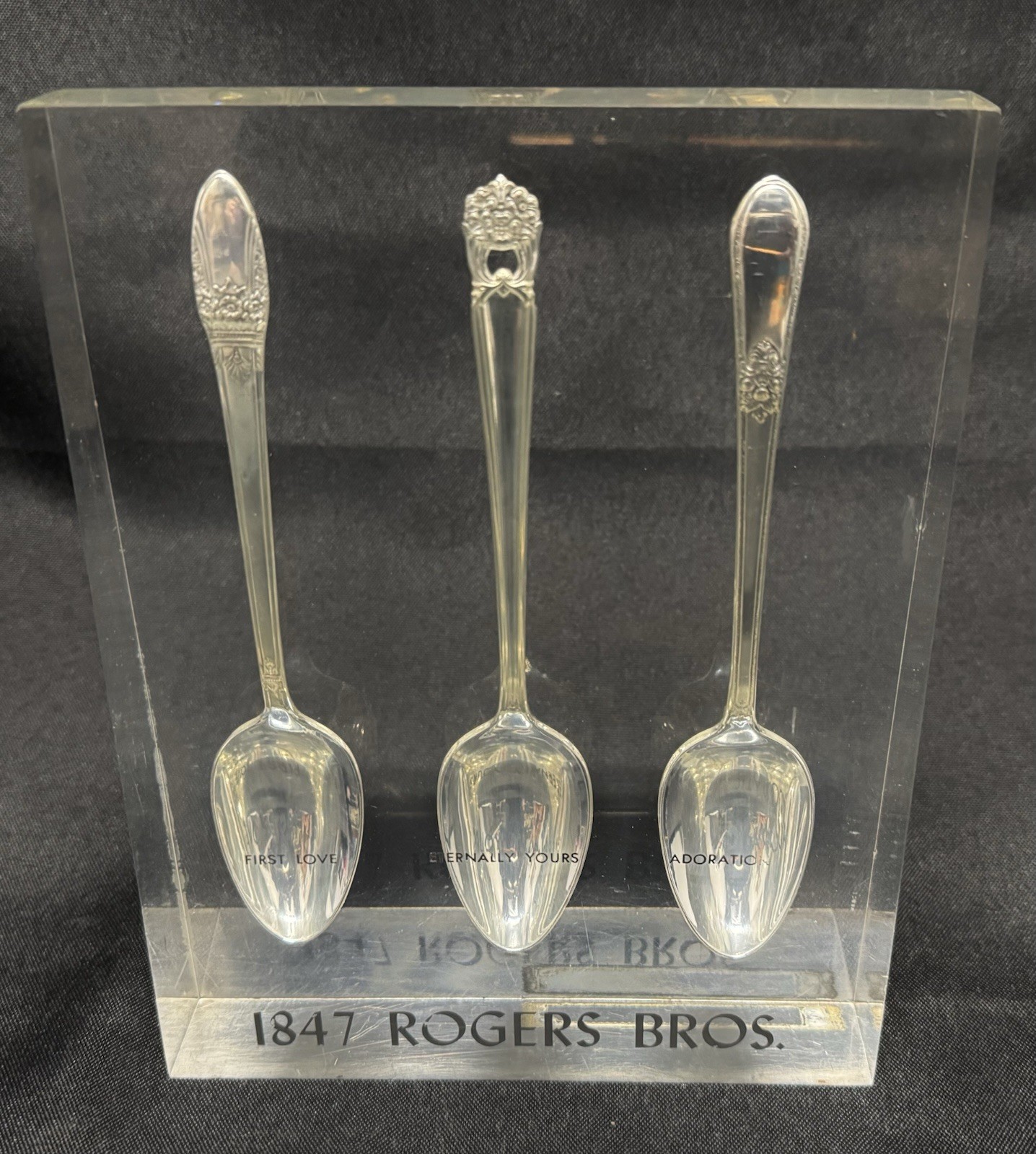 VTG 1847 Rogers Bros Silverplate Spoon Set Lucite Block Display “First Love” MCM