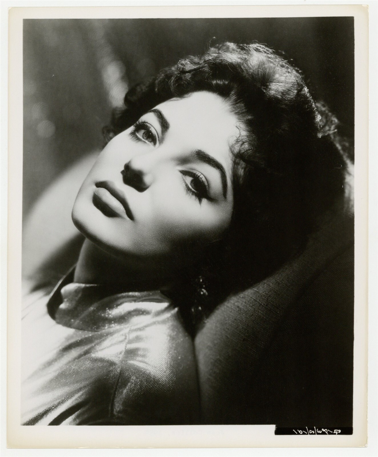 Joan Collins 1959 Stunning Studio Glamour Portrait Original 8x10 Photo J9926 Joan Collins 1959 Stunning Studio Glamour Portrait Original 8x10 Photo J9926