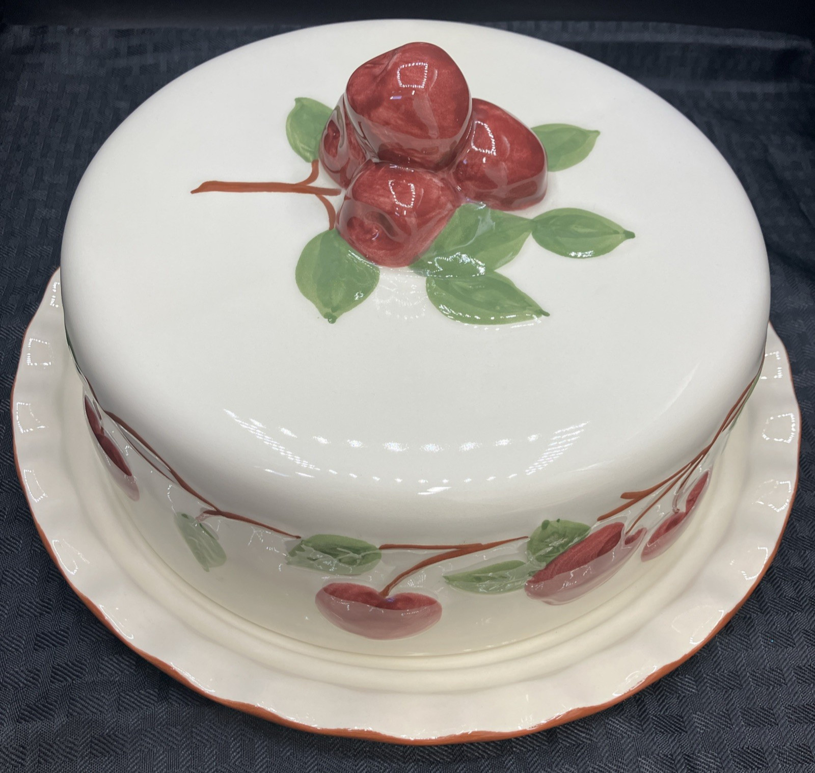 Franciscan Apple  Large Covered Cake Plate 1665375