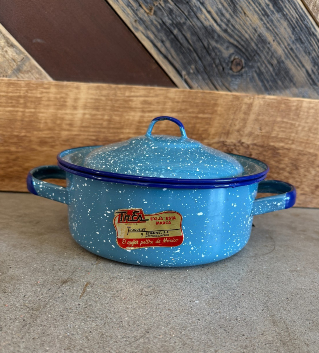 Vintage Tres Mexican Enamelware pot. Blue Speckled Monterrey Mexico 8\ Vintage Tres Mexican Enamelware pot. Blue Speckled Monterrey Mexico 8\