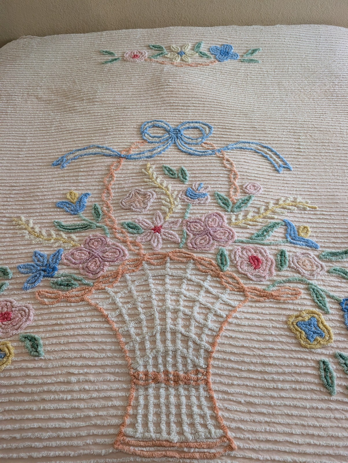 Vintage Chenille Bedspread Queen/Double approx. 90 x 102 EC Basket w/ Flowers Vintage Chenille Bedspread Queen/Double approx. 90 x 102 EC Basket w/ Flowers