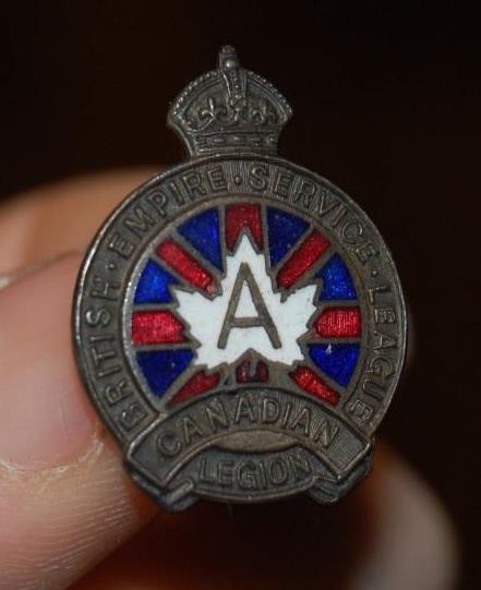 VINTAGE BRITISH EMPIRE SERVICE LEAGUE - CANADIAN LEGION PIN MEDAL WW1