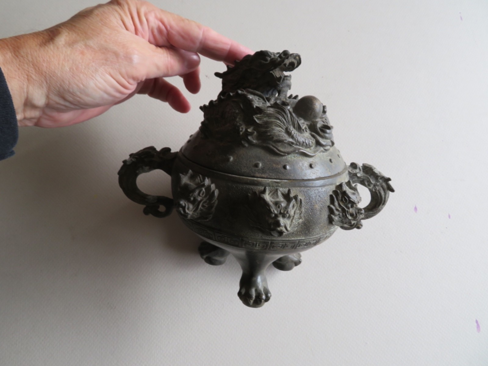 OLD CHINESE ELABORATE BRONZE DRAGON THEMED CENSER OR INCENSE BURNER ON 3 FEET OLD CHINESE ELABORATE BRONZE DRAGON THEMED CENSER OR INCENSE BURNER ON 3 FEET