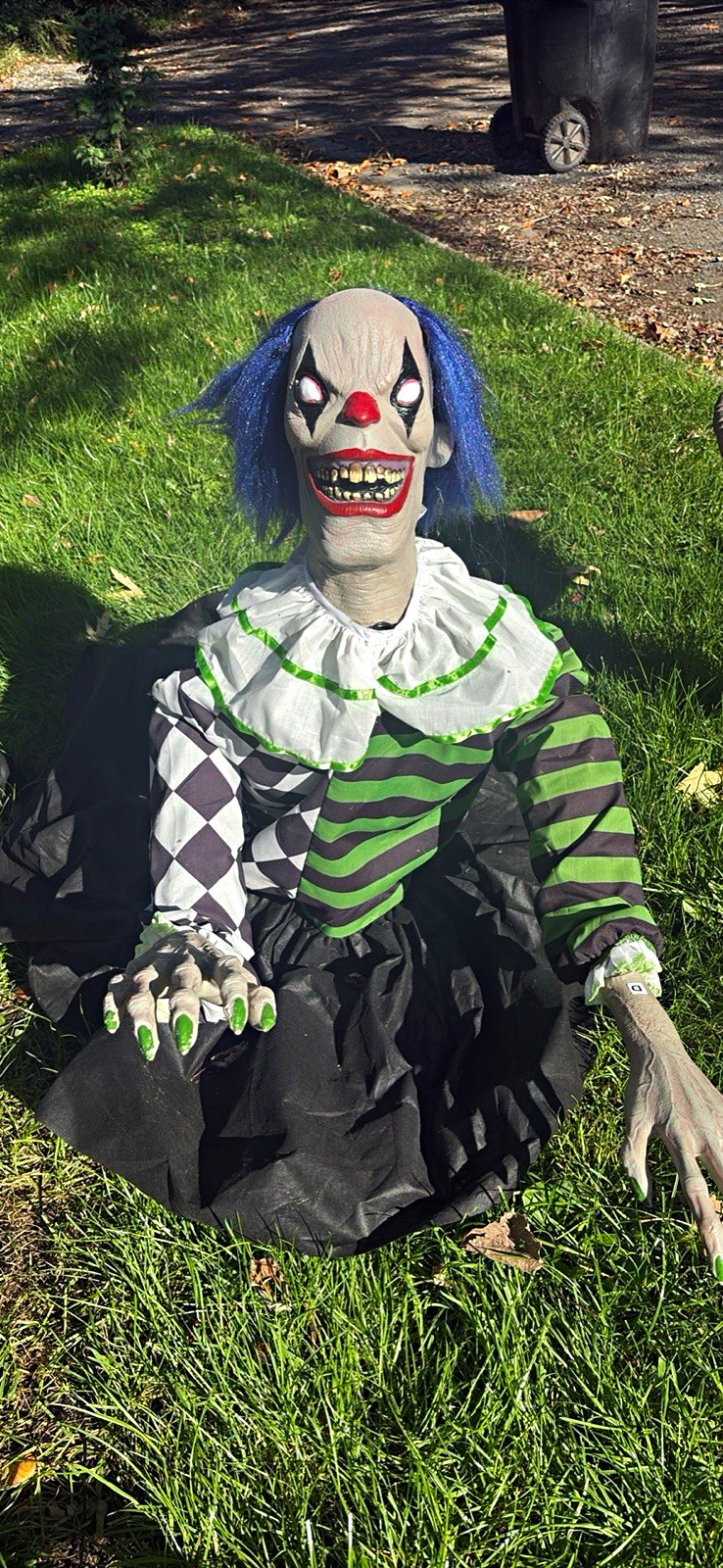 3ft Lowe\'s Pneumatic Clown Halloween Animatronic - Haunted Living. 3ft Lowe\'s Pneumatic Clown Halloween Animatronic - Haunted Living.