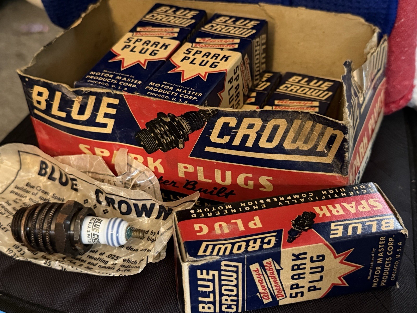 7 Vintage NOS Blue Crown 18mm Spark Plugs W/ Master Box