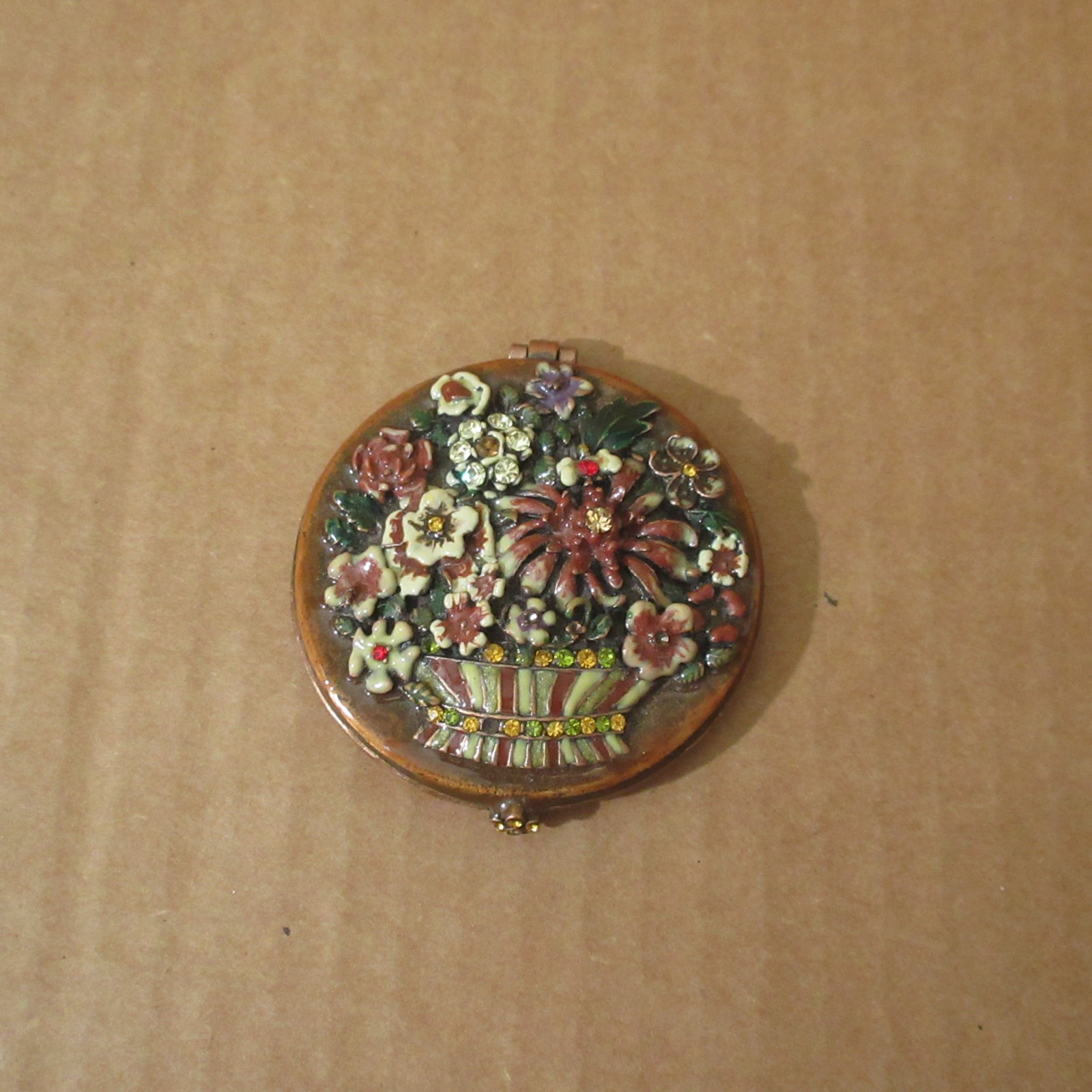 Vtg Jay Strongwater Double Mirror Round Compact w/ Basket of Flowers 2.75 Vtg Jay Strongwater Double Mirror Round Compact w/ Basket of Flowers 2.75