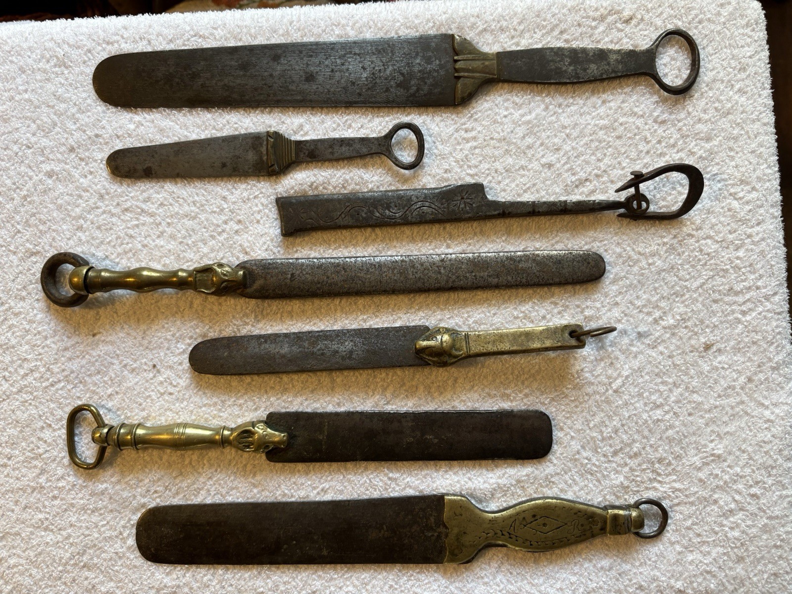 VINTAGE ANTIQUE LOT OF 7 BRASS/WROUGHT IRON HIDE/DOUGH SCRAPER TOOL