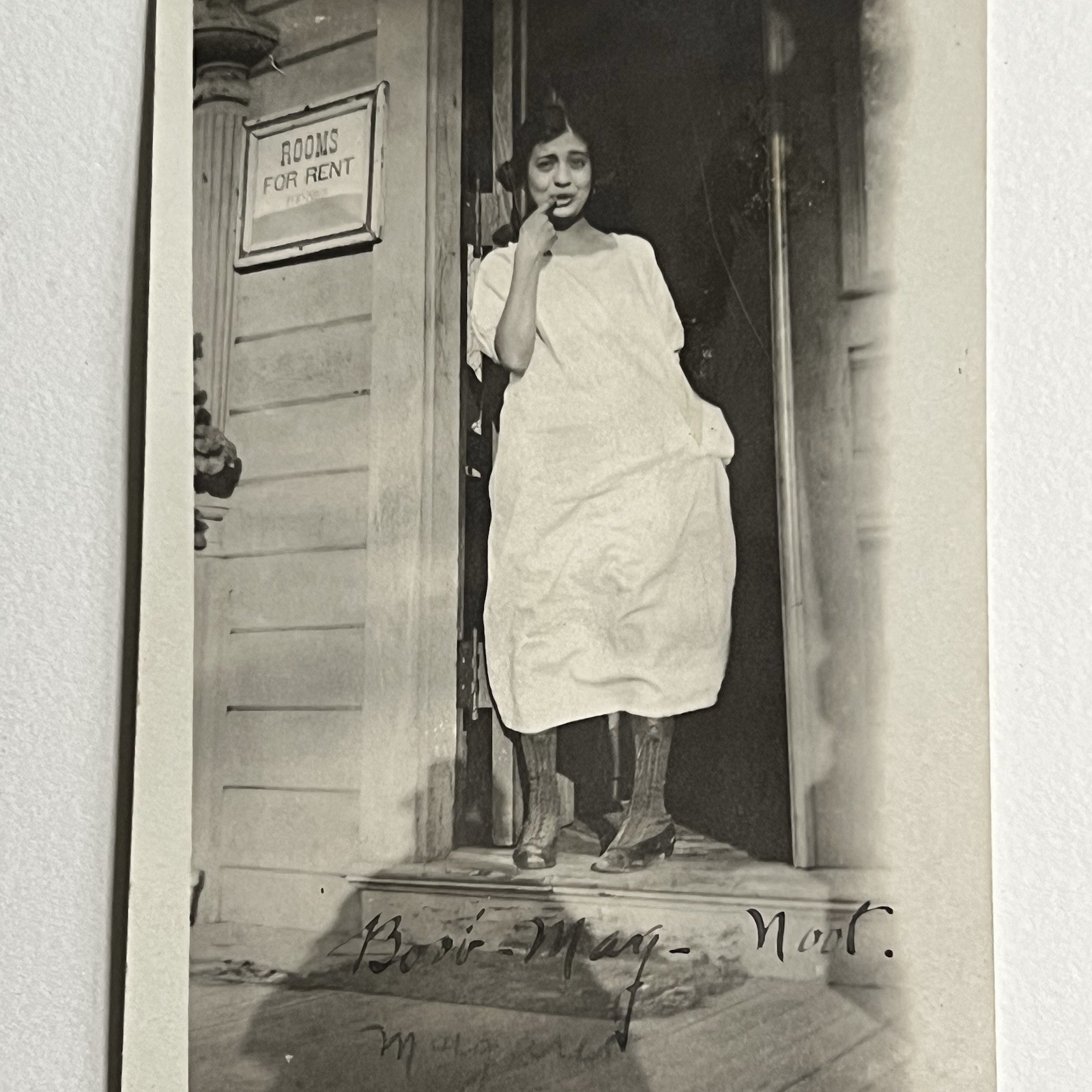 Antique B&W Snapshot Photograph Beautiful Flirty Flapper Woman Room For Rent