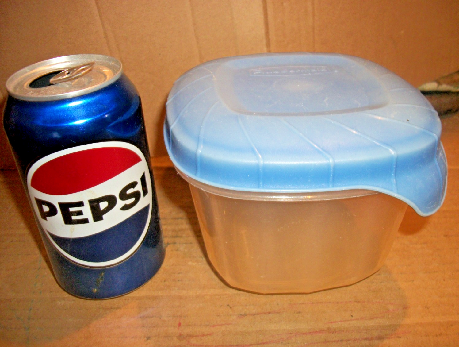 Vintage Rubbermaid 1 Qt Servin Saver Food Storage Container #E EZ TOPP Faded Lid