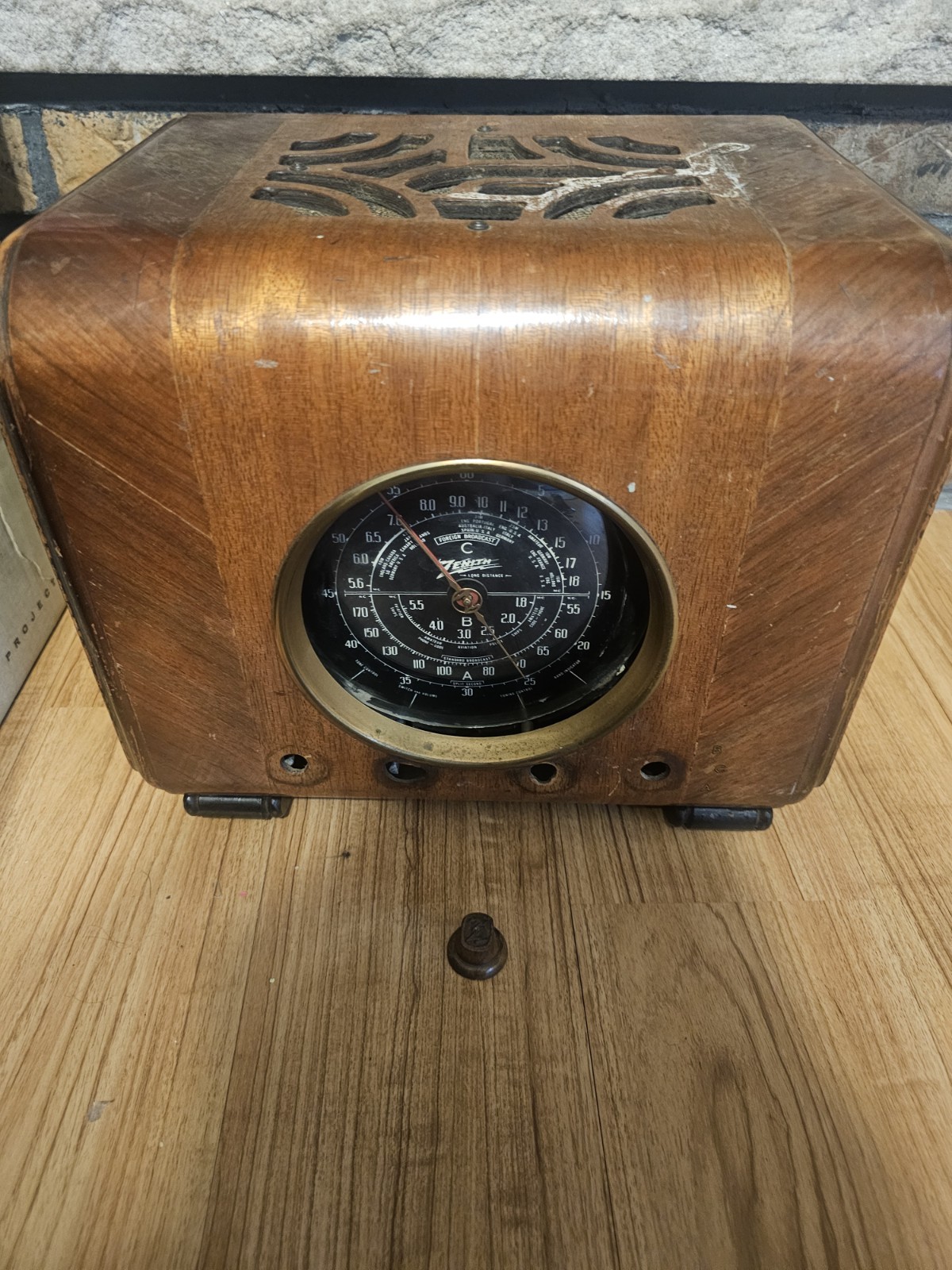 Vintage Zenith 6-S-222 Cube Tube Radio 1937 Turns On Lights Up Has 3 Knobs