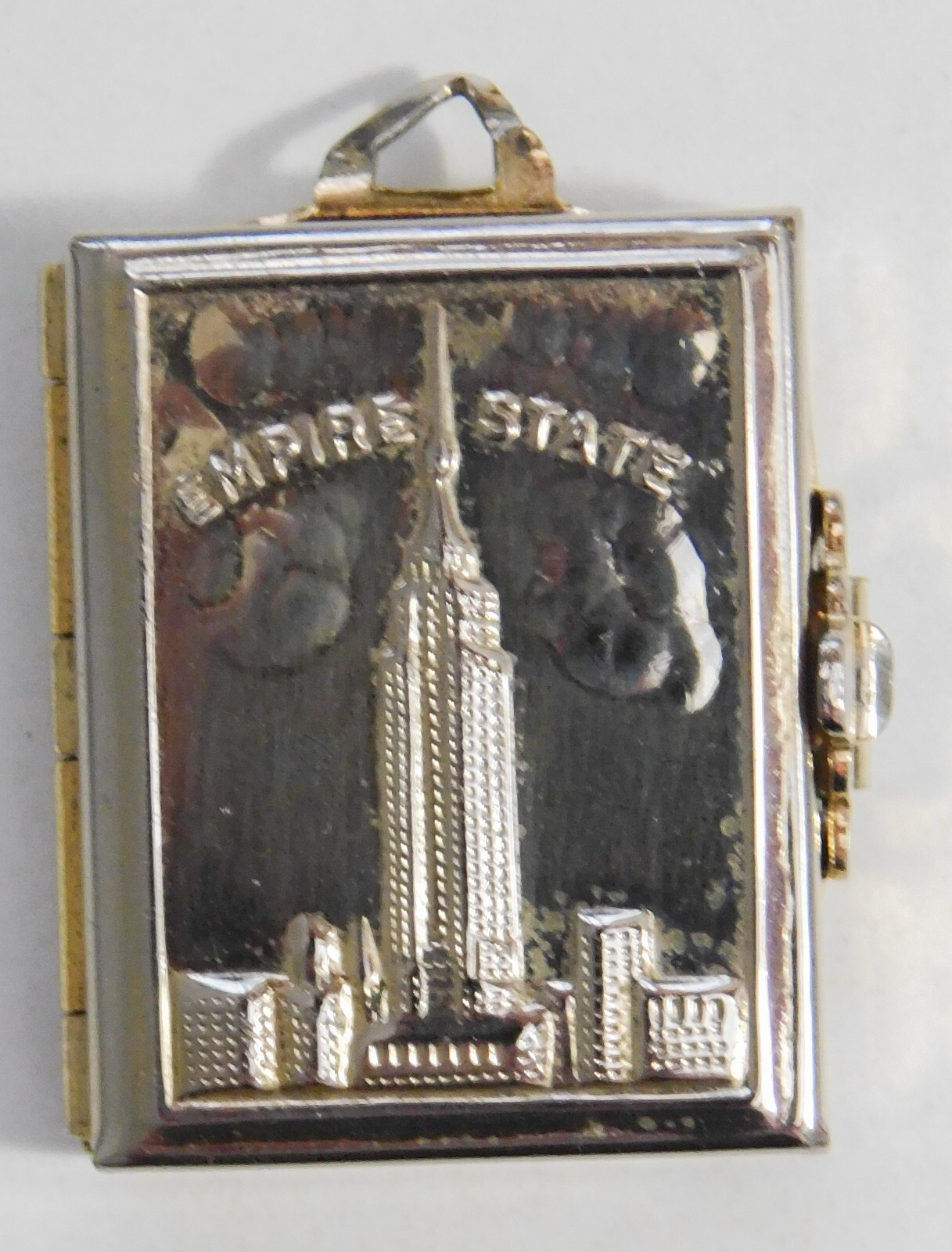 RARE ANTIQUE GOLD TONED LOCKET CHARM PENDANT 10 COLOR PHOTOS NYC
