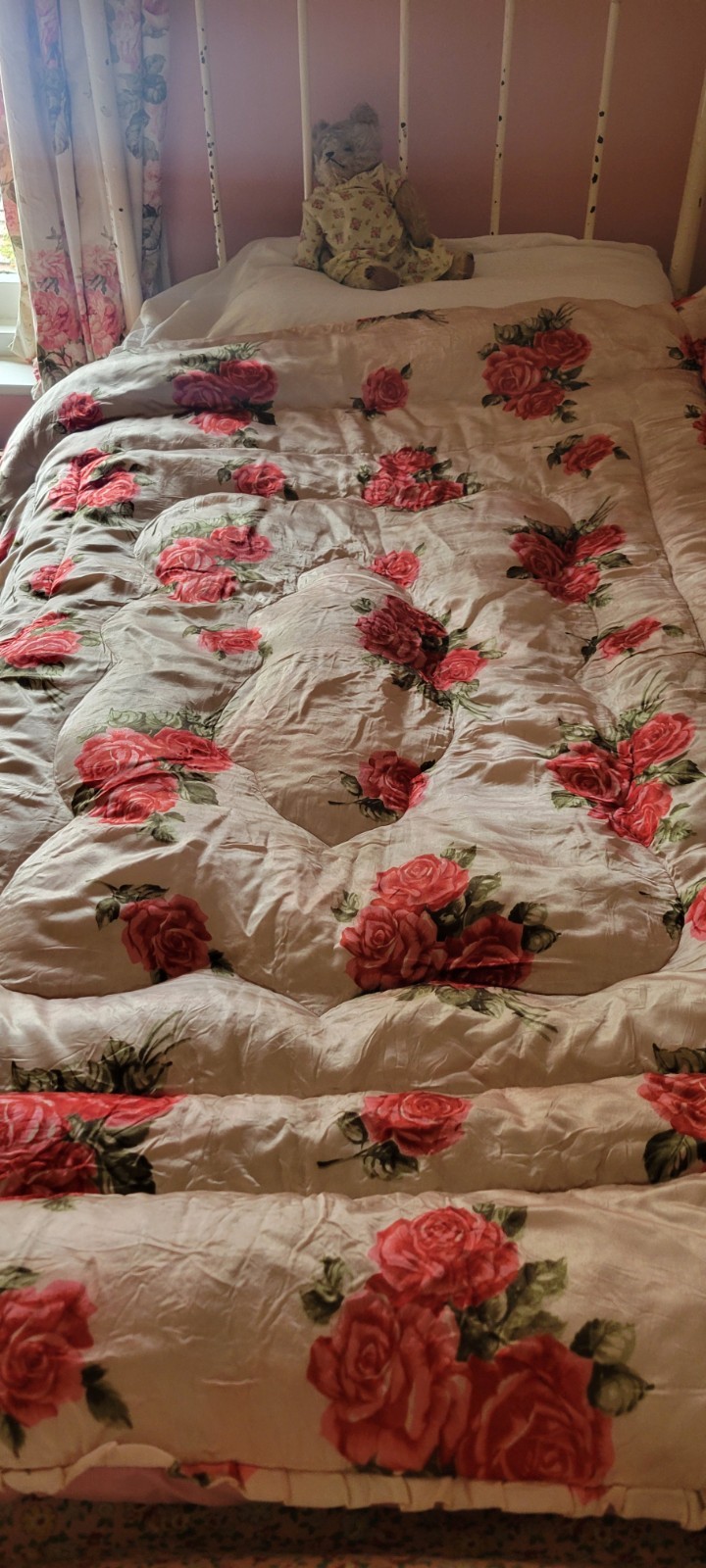 Gorgeous  Vintage Eiderdown Feather Quilt  Red Roses on Satin 60 x 50 inch 