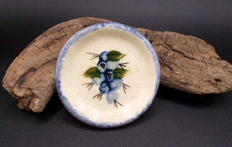 Vtg Maine Spongeware Blueberry Handmade Painted Butter Pat Trinket Dish 3.25