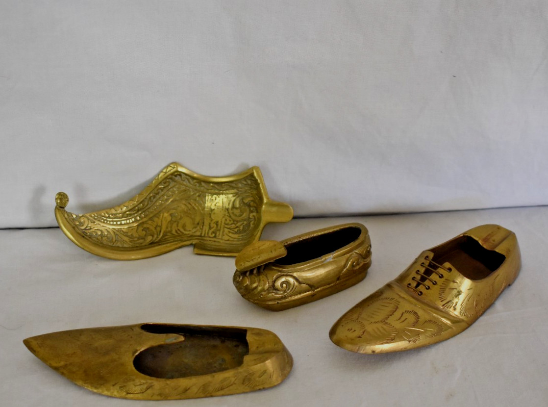 4 Vintage Brass Miniature Slippers/Shoe Shaped Ashtrays 4 Vintage Brass Miniature Slippers/Shoe Shaped Ashtrays