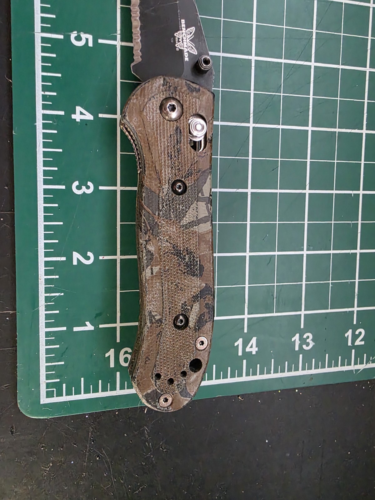 720SBTRT Pardue Folding Bowie Axis Real Tree by Benchmade Very Rare Pre Owned 720SBTRT Pardue Folding Bowie Axis Real Tree by Benchmade Very Rare Pre Owned