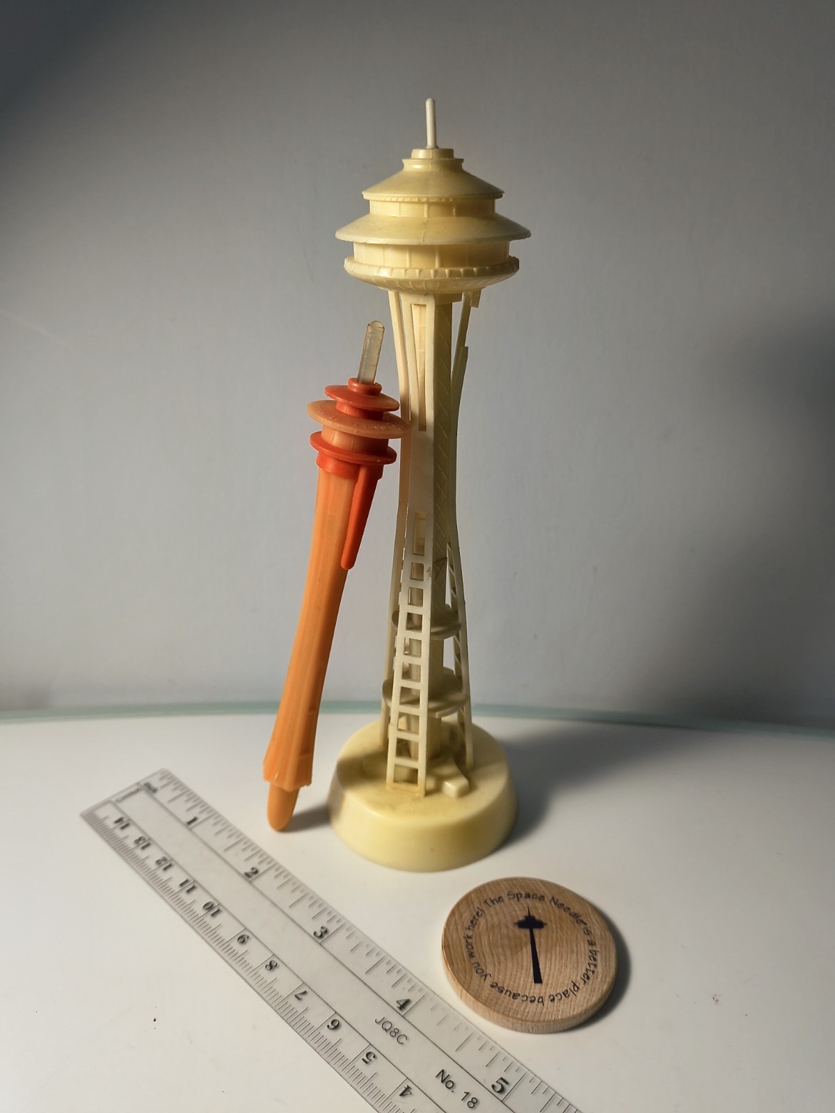 SPACE NEEDLE Seattle Washington VINTAGE 1962 World's Fair Token, Pen Don't Work 