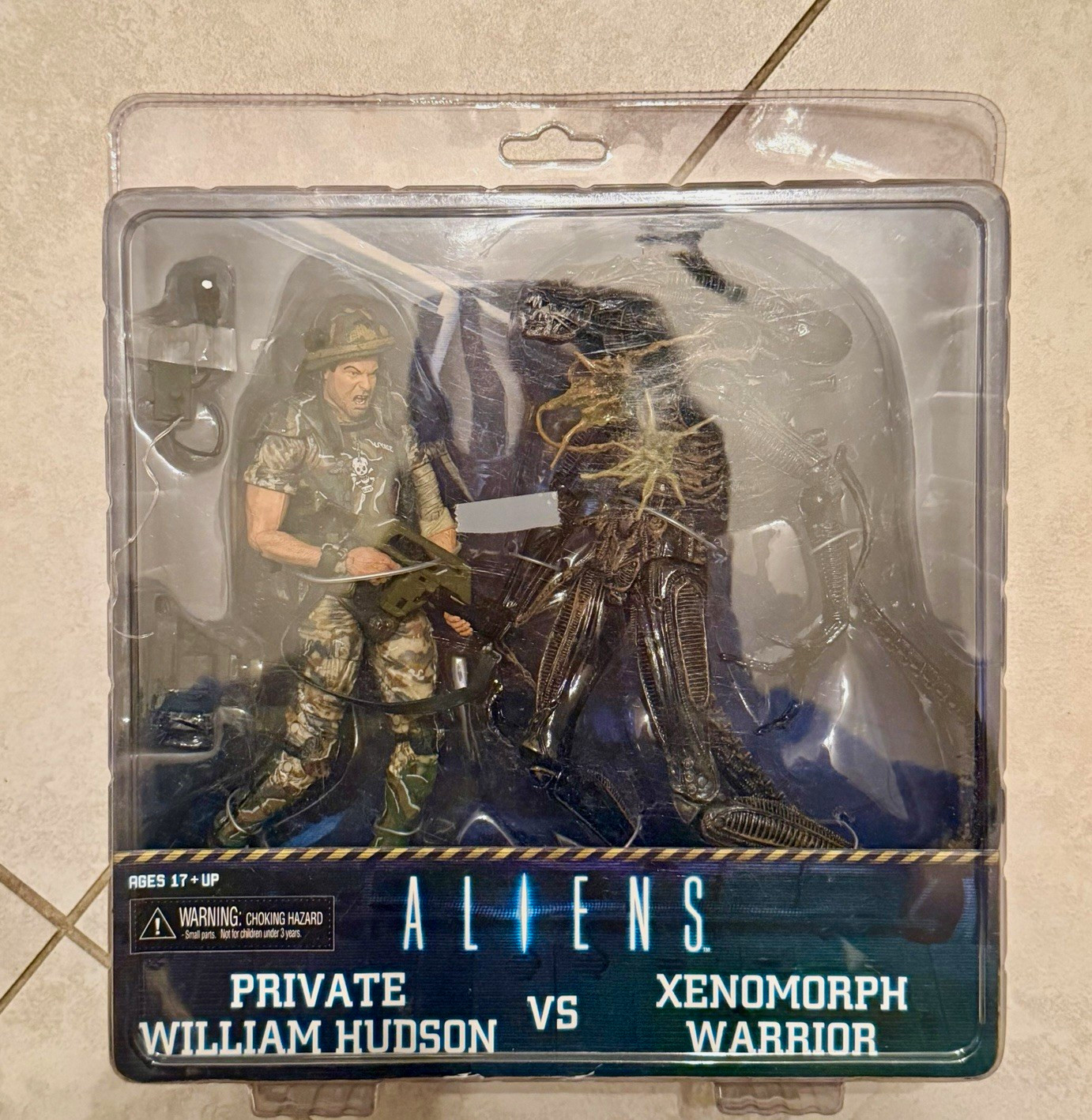 Private William Hudson Vs Xenomorph Warrior Aliens 2013 NECA Reel Toys Sealed Private William Hudson Vs Xenomorph Warrior Aliens 2013 NECA Reel Toys Sealed