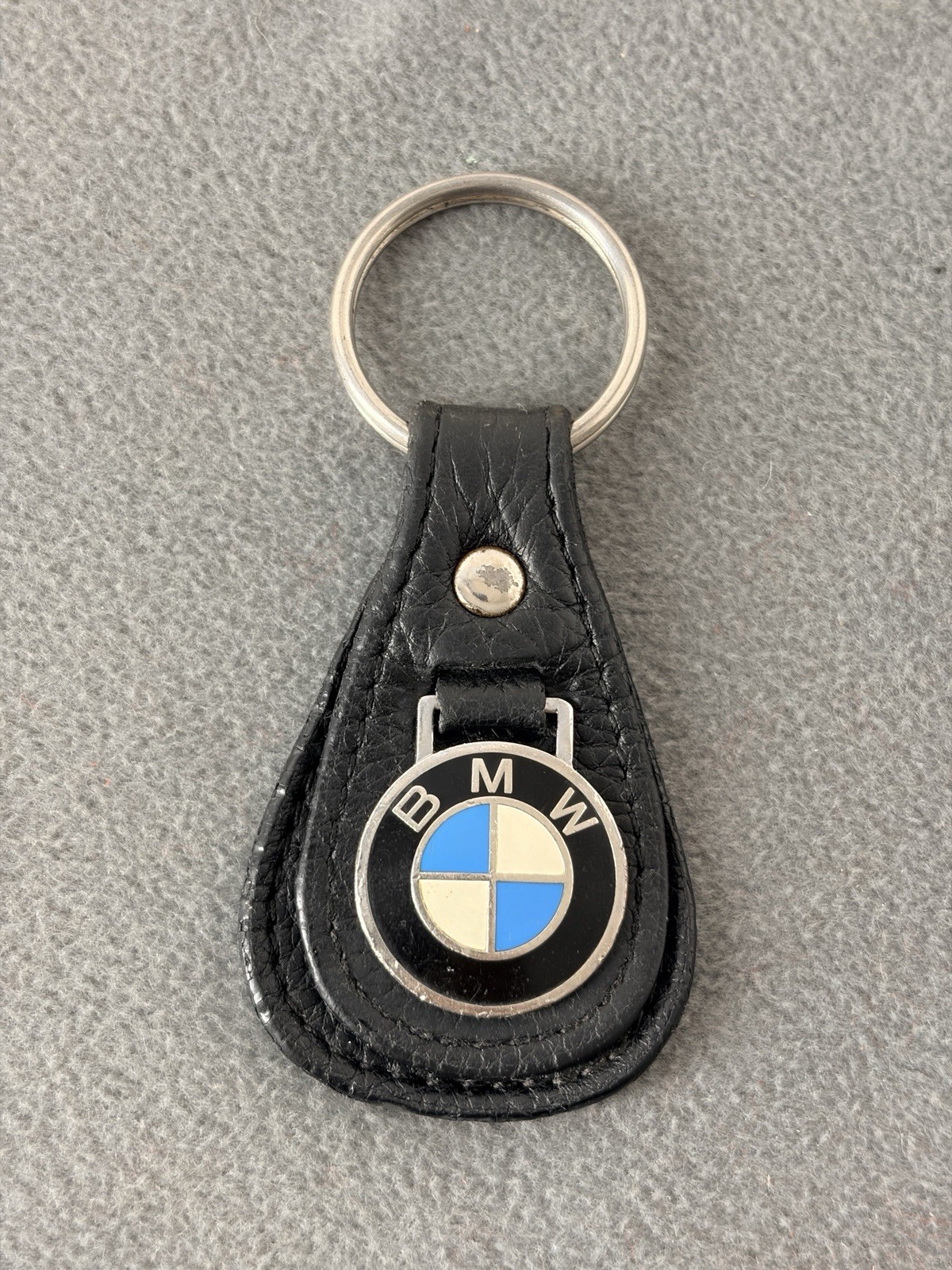VINTAGE BMW BLACK LEATHER KEYCHAIN - KEYRING VINTAGE BMW BLACK LEATHER KEYCHAIN - KEYRING
