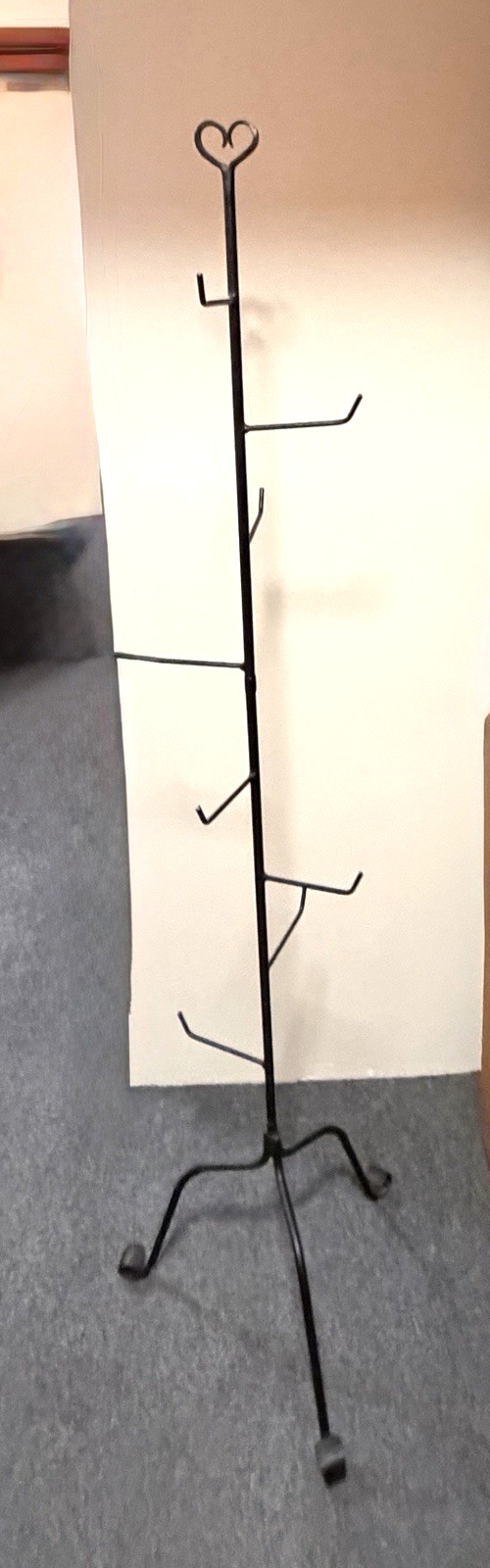 Longaberger Wrought Iron Basket Tree Stand Heart Top 8 Hooks 3 Sections 5 Ft SEE Longaberger Wrought Iron Basket Tree Stand Heart Top 8 Hooks 3 Sections 5 Ft SEE