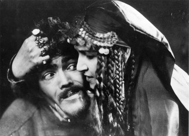 Man ravished a bejewelled woman a scene Fritz Lang's German f- 1930 Old Photo Man ravished a bejewelled woman a scene Fritz Lang's German f- 1930 Old Photo