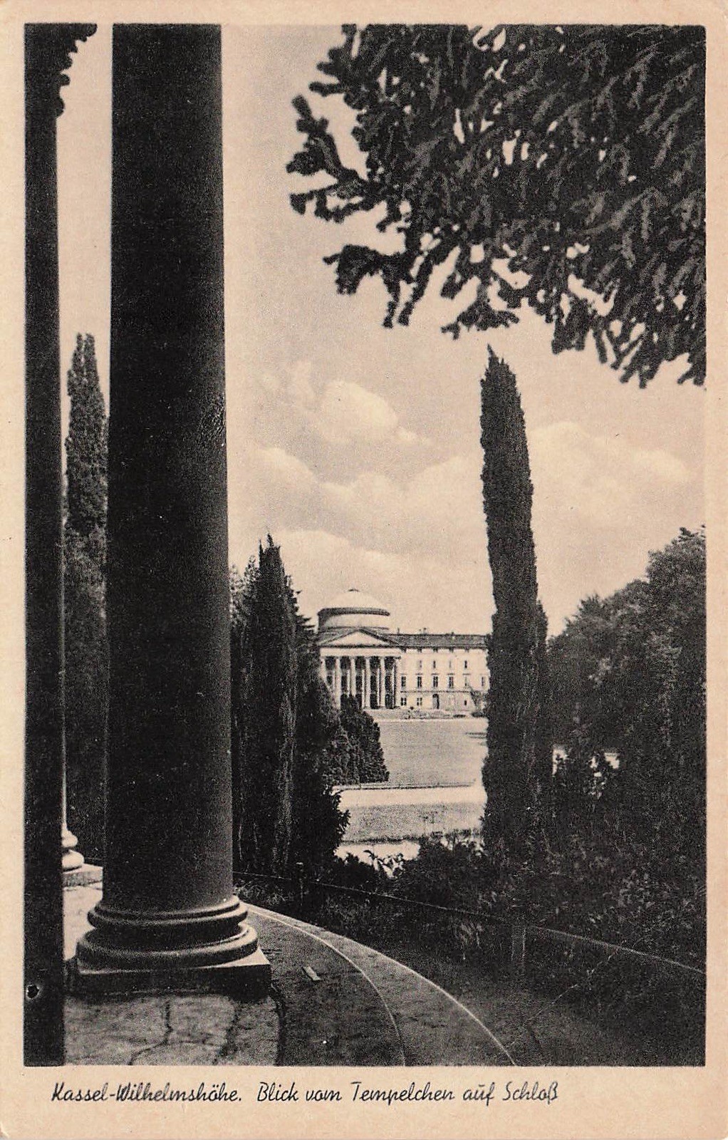 Postcard Kassel (34131), Wilhelmshöhe, view from the temple to the castle, postcard