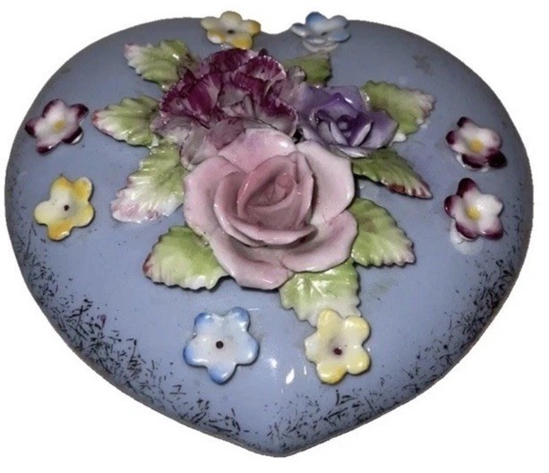 Cute Vintage Japan Ceramic Heart Trinket Vanity Box 3-D Flowers Periwinkle