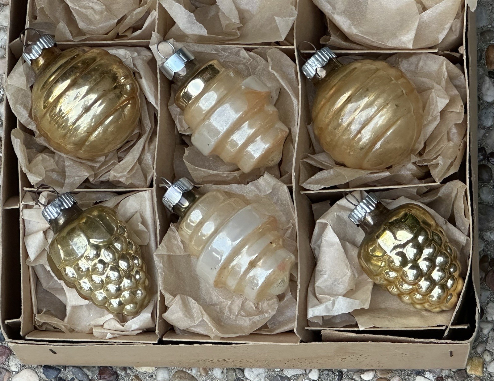 Vintage Shiny Brite Franke Gold Lantern Grape Glass Ornament