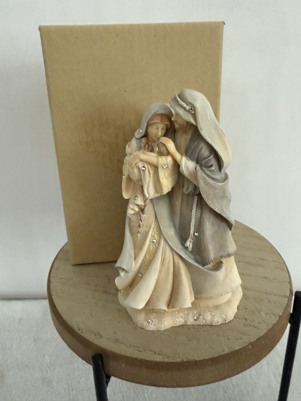 Foundations by ENESCO 6016863 HOLY FAMILY Resin Figurine Karen Hahn Foundations by ENESCO 6016863 HOLY FAMILY Resin Figurine Karen Hahn
