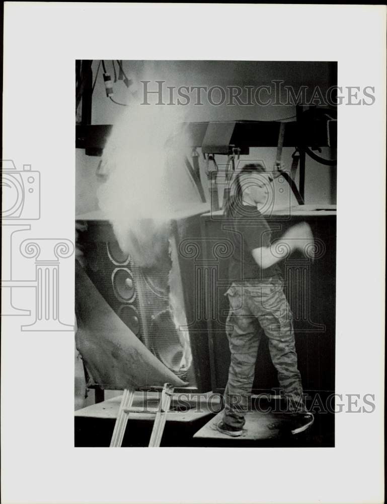1989 Press Photo Speaker bursts into flame during Metallica concert in Sullivan
