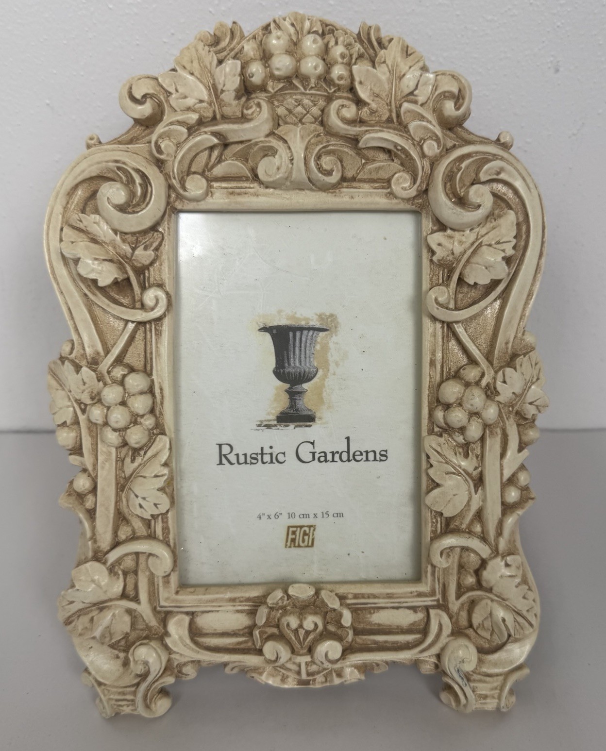 VTG Photo Frame Ornate Victorian Grape  4x6 Resin Ivory Tone Free Stand Or Hang
