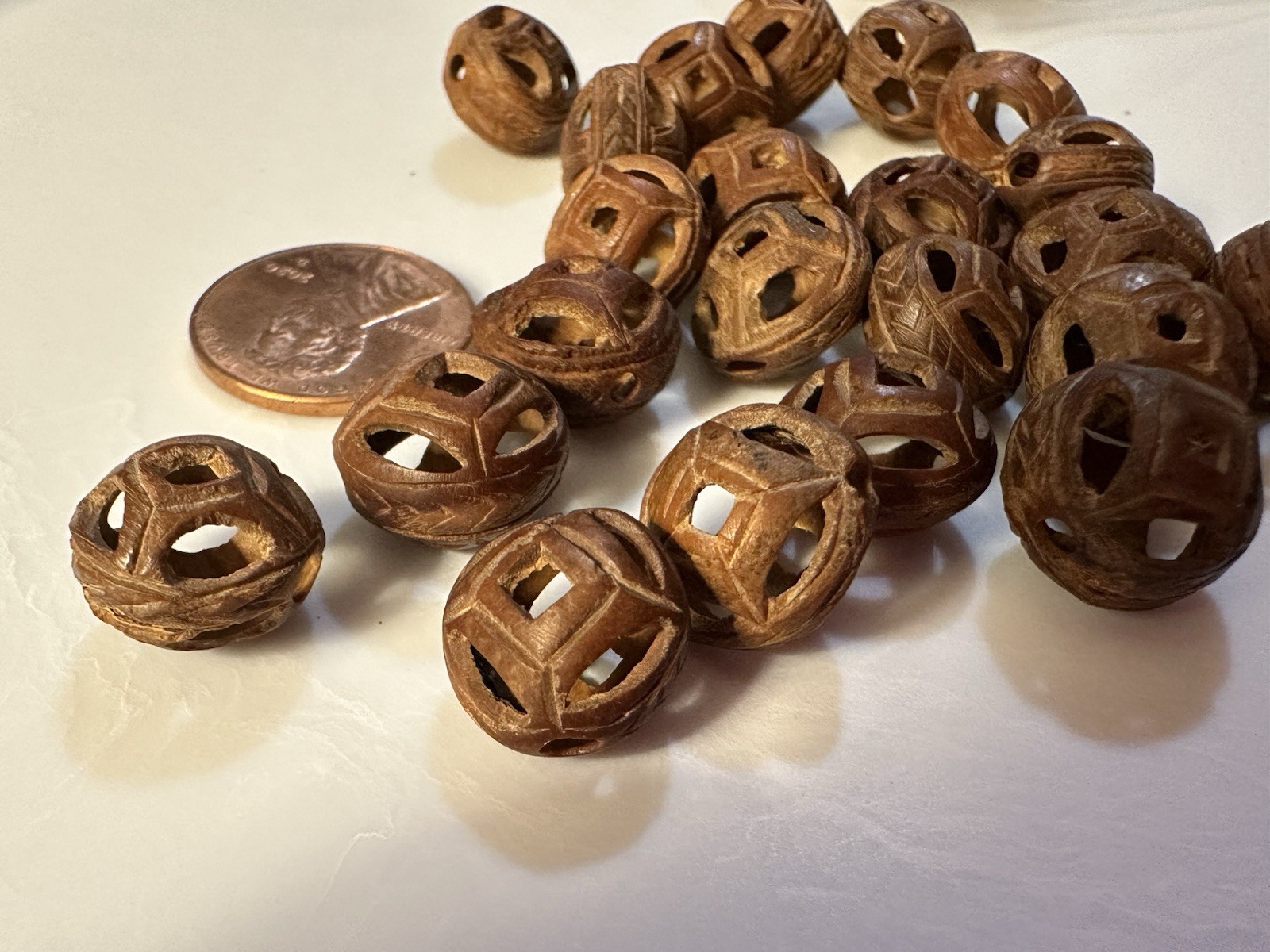 ONE ANTIQUE CHINESE BEADS HAND-CARVED PIT HEDIAO Round Coin Shape 11.5mm