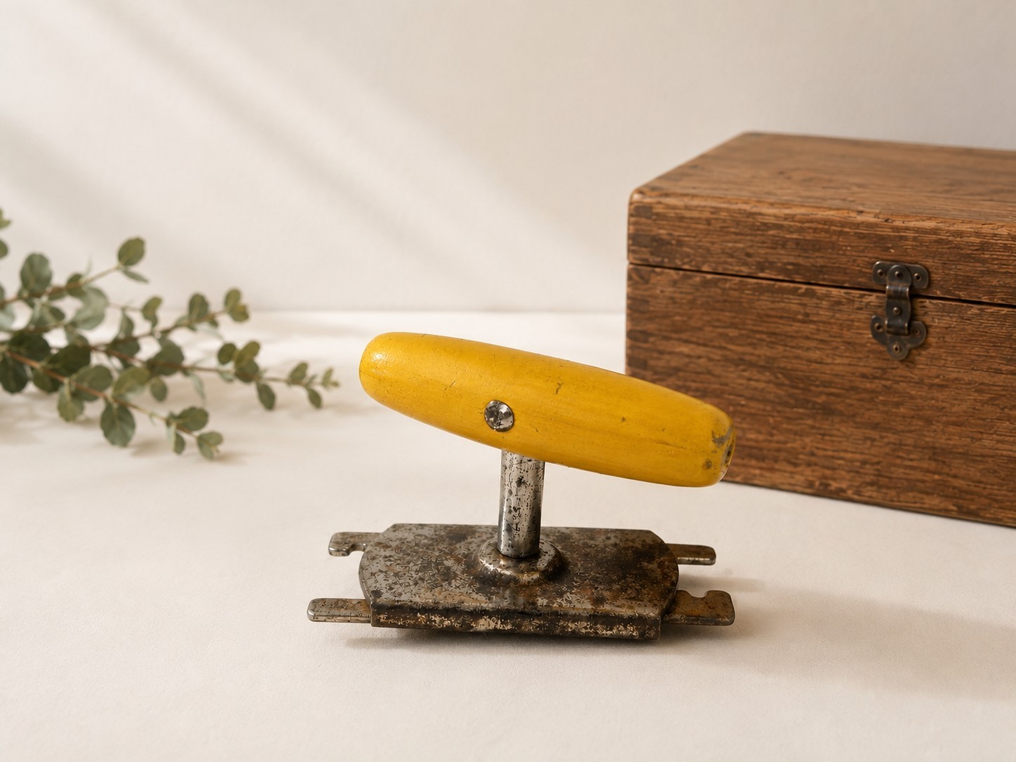 Edlund Top Off Jar & Bottle Screw Top Opener Vintage Yellow Handle Kitchen Tool