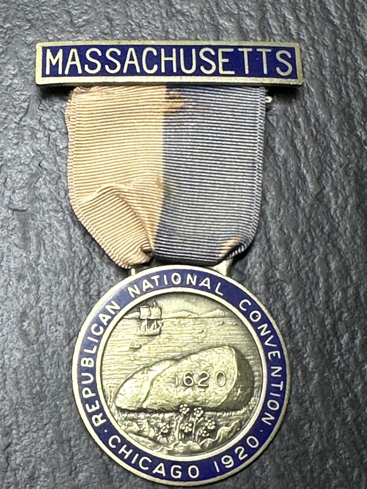 1920 MASSACHUSETTS REPUBLICAN NATIONAL CONVENTION CHICAGO DELEGATE BADGE N25