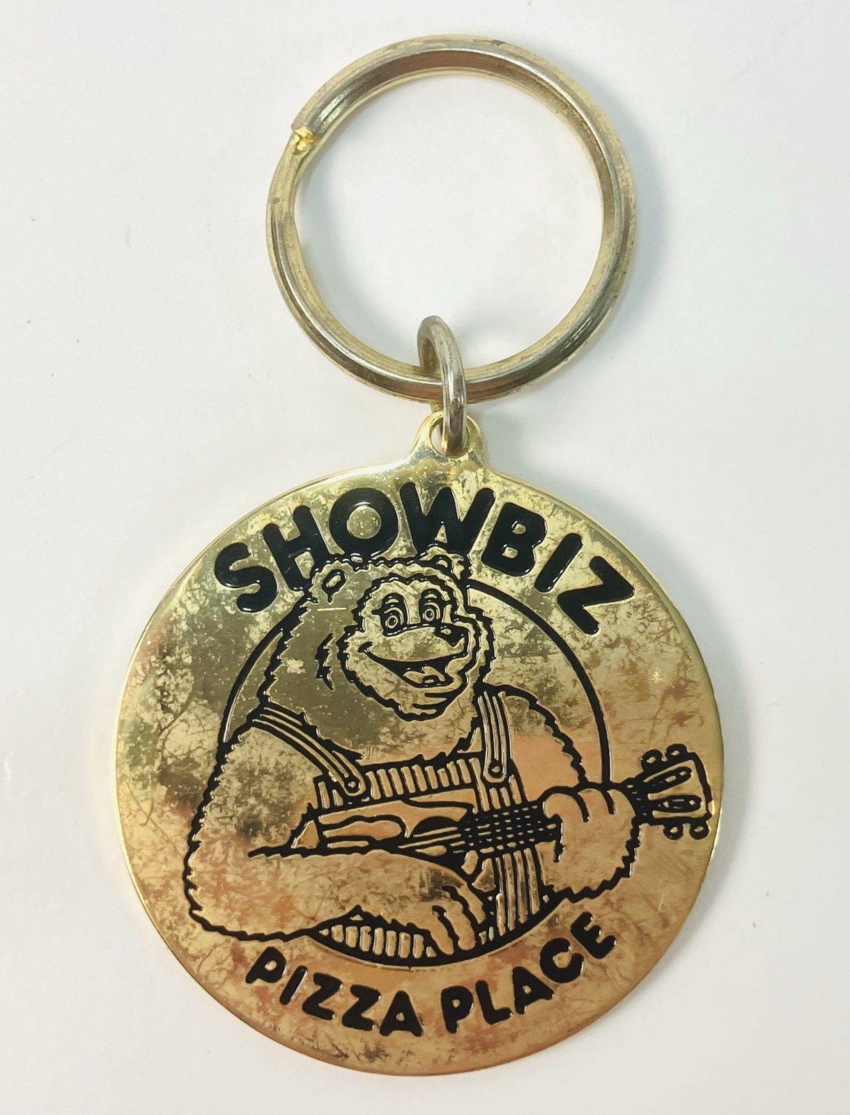 Vintage RARE SHOWBIZ PIZZA PLACE 1980’s Gold Tone Keychain
