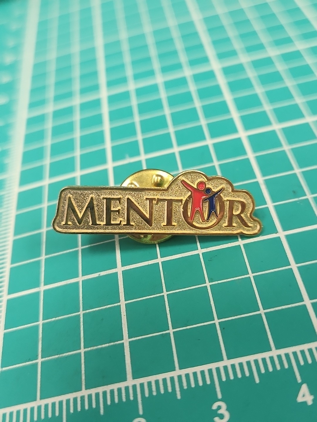 Vtg Mentor Gold Tone Lapel Pin