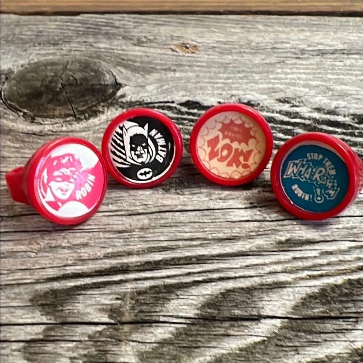 🚨RARE🚨VTG Vari-Vue 1966 Batman & Robin Gumball Vending Machine Rings Lot of 4 🚨RARE🚨VTG Vari-Vue 1966 Batman & Robin Gumball Vending Machine Rings Lot of 4