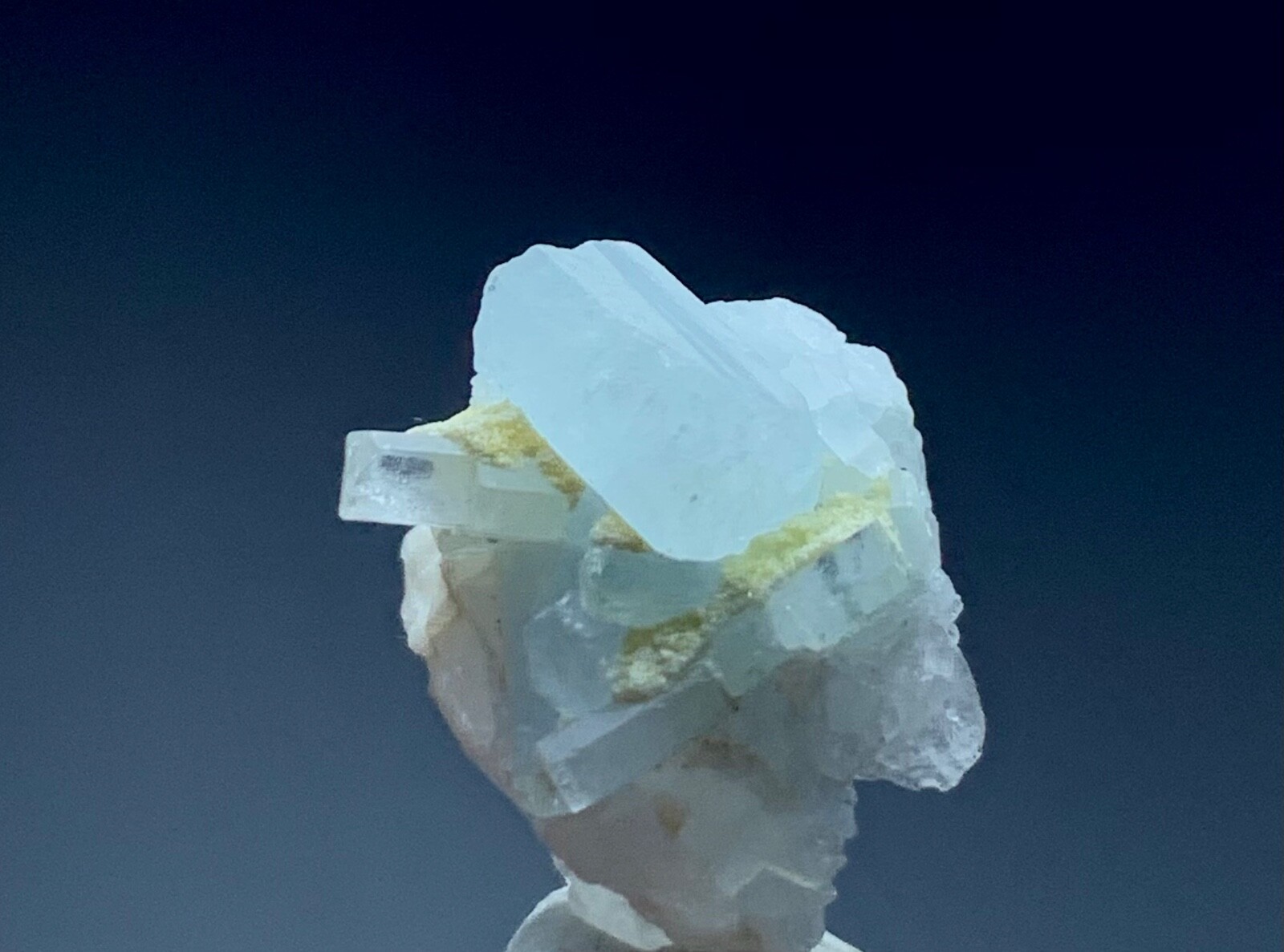 24 Cts Aquamarine Crystals Bunch from Pakistan. 24 Cts Aquamarine Crystals Bunch from Pakistan.