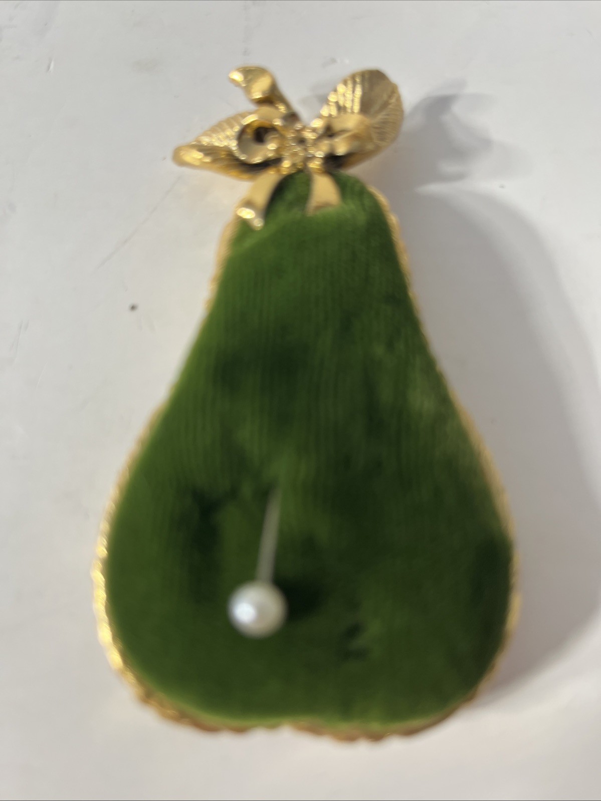 RARE Vintage 50's Green Toned Metal Pear Velvet Sewing Pin Cushion Art deco RARE Vintage 50's Green Toned Metal Pear Velvet Sewing Pin Cushion Art deco