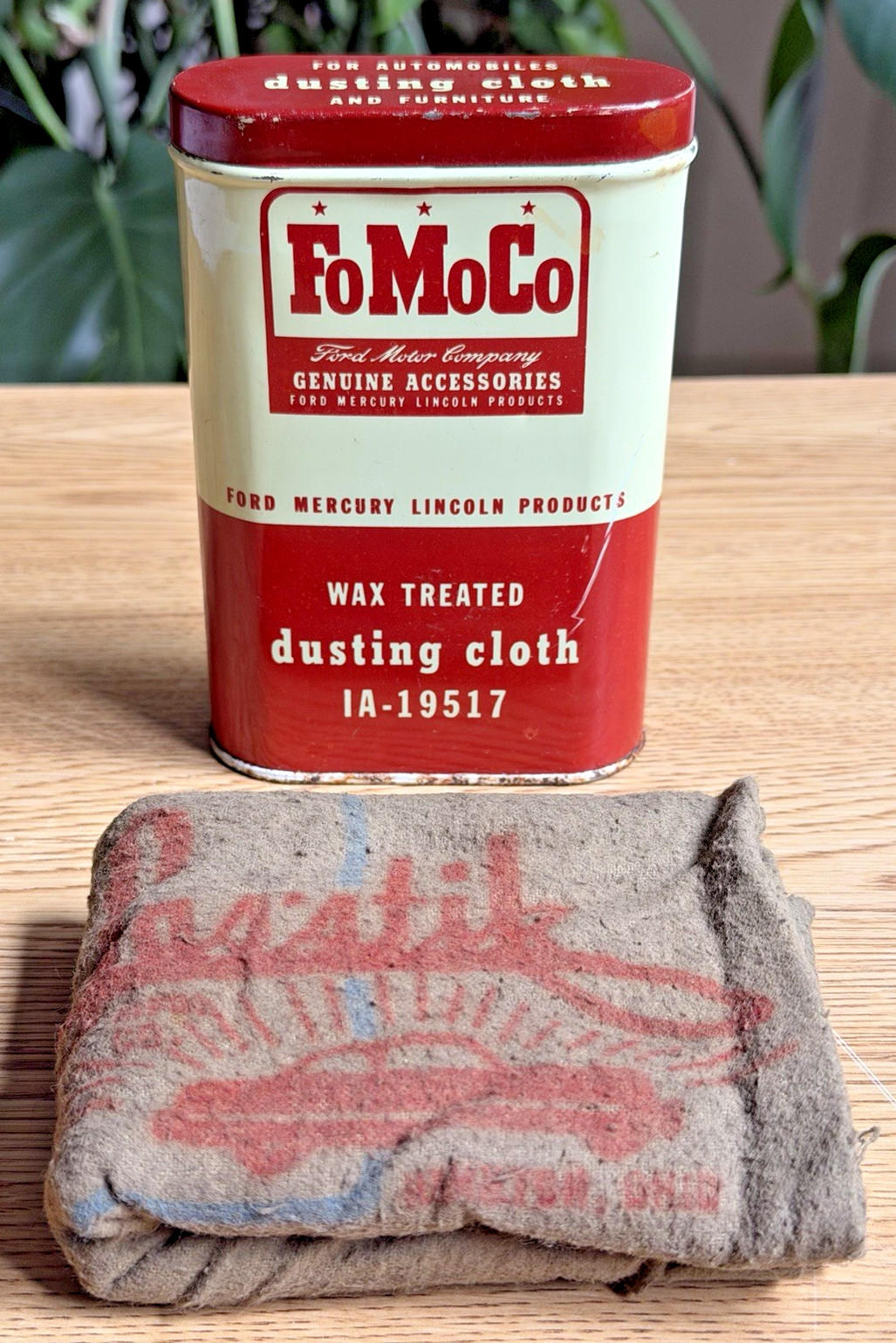 Vintage 1950s Ford FOMOCO Wax Treated Dusting Cloth Tin with Cloth IA-19517 Vintage 1950s Ford FOMOCO Wax Treated Dusting Cloth Tin with Cloth IA-19517